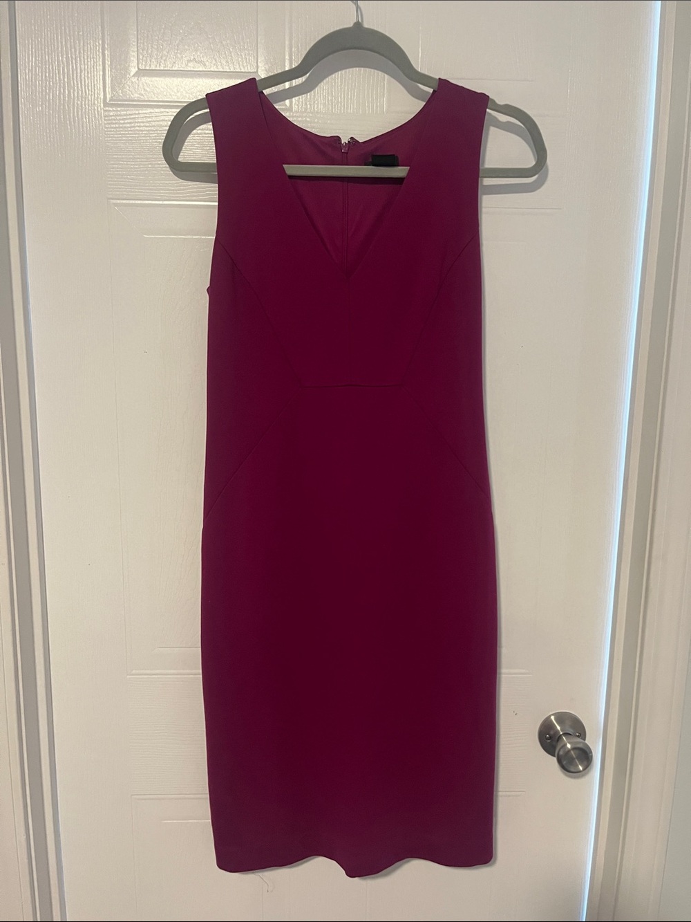 Ann Taylor Sleeveless V-Neck Sheath Dress in Magenta